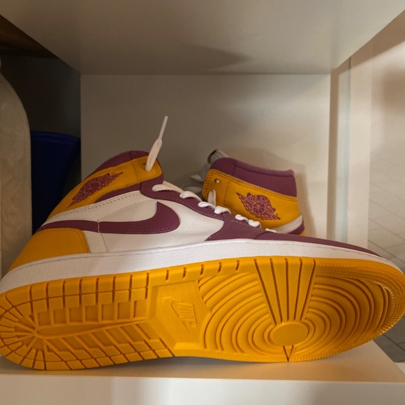 Jordan 1 OG Brotherhood - Picture 2 of 3